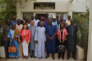Photo du groupe à La Bibliothèque Centrale de l’Université Gaston Berger