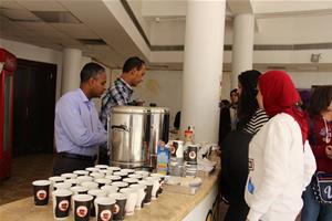 Le petit déjeuner à la cafétéria..