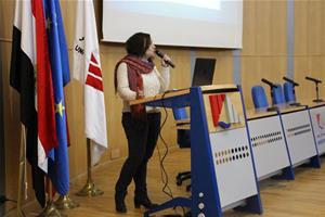 Ing. Insaf Wanas, architecte, a expliqué en détails le département d'Architecture .