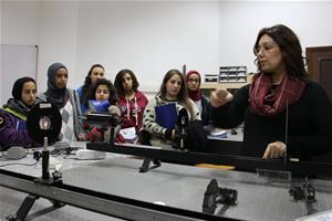 Ing. Inas Raafat - Labo Optique - Atelier du département TIC - Faculté d'Ingénierie