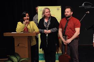 Le remerciment des participants à l'atelier de conte : Dr Marwa El Sahn, Mme Isabelle Savard Conseillère à Ambassade du Canada en Egypte, Stéphane Guertin l'animateur de l'atelier