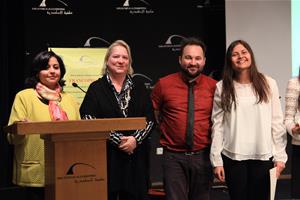 Remise des certificats de l'atelier de conte : Dr Marwa El Sahn, Mme Isabelle Savard, M. Stéphane Guertin, une participante de l'atelier