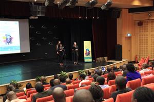 Poème Femme Noire, de Léopold Sédar Senghor : récité par trois étudiants du département de langue et de littérature française à l'université d'Alexandrie