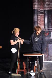 Pièce de théâtre : Y en a marre ! présenté par les élèves du Collège de la Mère de Dieu