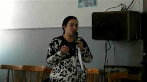 L'animatrice de l'atelier Diana Emad