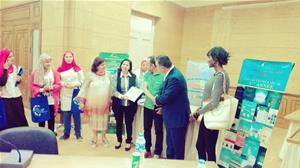 Distribution des certificats aux étudiants qui ont assisté à la formation