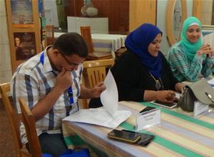 Les participants de l'atelier « La démarche de l’analyse textuelle au premier degré jusqu’à la lecture critique approfondie : la poétique du texte » animé par Dr Gusine Gawdat