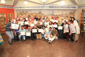 Photo de groupe des participants de la 7ème édition de la FEFUE avec l'équipe de CAF