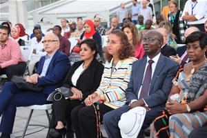 M. Gérald Grunberg, professeur associé à l’Université Senghor et président du comité français du programme de l’UNESCO « Mémoire du monde », Dr Marwa El Sahn, directrice du CAF, Dr Shaymaa El Sherif, SEM Eugène ALLOU-ALLOU, l’Ambassadeur de la Côte d’Ivoire en Egypte et son épouse