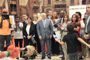 Tour dans l’exposition des produits artisanaux 