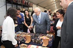 Tour dans l’exposition des produits artisanaux 