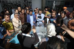 Les participants du colloque lors de la visite de la BA