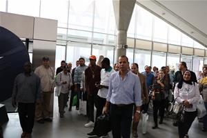 Les participants du colloque lors de la visite de la BA