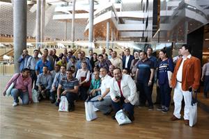 Les participants du colloque lors de la visite de la BA