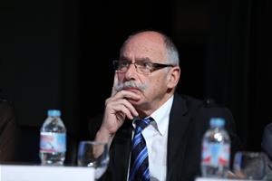 M. Gérald Grunberg, Professeur associé à l’Université Senghor et Président du Comité français du programme de l’UNESCO « Mémoire du monde »