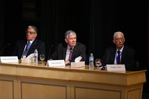 De gauche à droite : M. Mahmoud El Kaissy, Président de la Chambre de Commerce et d’Industrie Française en Égypte (CCIFE), M. André Parant, Ambassadeur de France en Égypte et M. Hamdy Loza, le porte-parole de M. Sameh Shoukry, Ministre des Affaires Étrangères