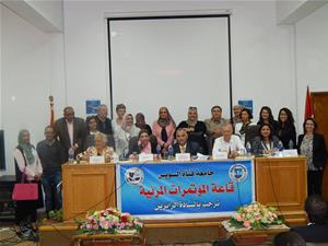 Photo de groupe avec le corps enseignant de l'Université du Canal de Suez et les invités 