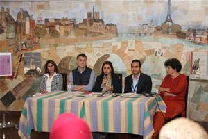De gauche à droite : les membres du jury : Dr Mary Magdy, Professeur Assistant à la faculté de tourisme et d'hôtellerie, section guide, Université d'Alexandrie, M. Sébastien Lafragette, Directeur délégué de l'IFE antenne d'Alexandrie, Dr Marwa El Sahn, Directrice du CAF, M. Mohamed Essam, Directeur du site web du musée de l'antiquités de la BA et Mme Marie-Dominique Nenna, Directrice du Centre d’Études Alexandrines (CEAlex)