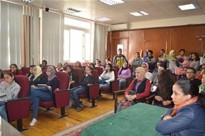 Mme. Hala Kodmani auteure franco-syrienne, journaliste au quotidien Libération à la Faculté des Lettres 