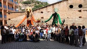  Avec les participantrs des ateliers artisriques