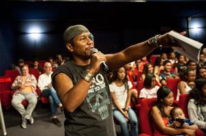 L'inauguration du forum dans le théâtre de l'Institut Français de Madagascar
