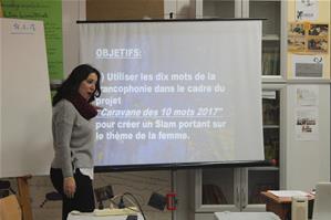  M<sup>lle </sup> Imane Mansi, Enseignante de français à l’École Girard d’Alexandrie et l'animatrice de l'atelier