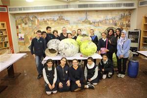  Les participants de l'atelier de création de grosses têtes  