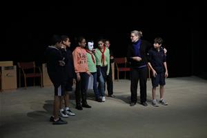  Les participants de l'atelier de théâtre durant la répétition