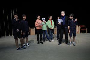 Les participants de l'atelier de théâtre durant la répétition