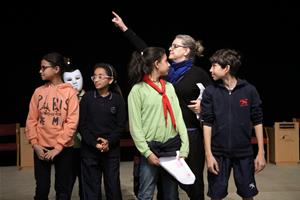 Les participants de l'atelier de théâtre durant la répétition