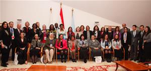 Photo de groupe avec les intervenants et les invités du colloque