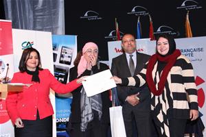 Remise des prix du CONCOURS SUR LES CÉLÉBRITÉS FÉMININES FRANCOPHONES, Daï Bassem, la gagnante du premier prix de l'oeuvre audiovisuelle 