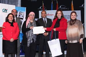 Remise des prix de la Dictée PICADELF, Mme Mervat Barsoum a reçu le prix à la place de Yasmine Elfares, deuxième prix (élèves)