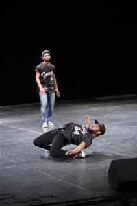 Danse : C’est la vie par un Groupe Hip-Hop Break Dance
