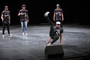 Danse : C’est la vie par un Groupe Hip-Hop Break Dance