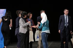 La distribution des certificats et des prix