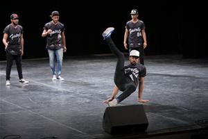  Danse : C’est la vie par un Groupe Hip-Hop Break Dance