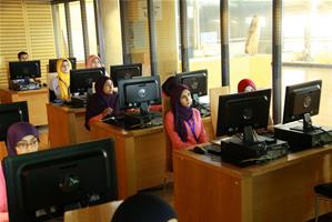 Séance d'apprentissage des différents moyens de l'accès aux ressources électroniques de la Bibliotheca Alexandrina : Catalogue de la BA - M<sup>me</sup> Hala Hassan ; Recherche sur internet - M<sup>me</sup> Cherine Ibrahim