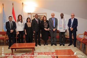 De gauche à droite : M. Nagy Atalla, le chef de la fédération arabe pour la lutte contre la criminalité internationale, le terrorisme et le blanchiment d'argent, Mme Hanan El Rakkad de la Bibliotheca Alexandrina, Dr Marwa El Sahn, Directice du Centre d'Ativités Francophones,  SEM Soriba Camara, l'Ambassadeur de la République de Guinée, Mme l’Ambassadeur Fatma Alzahraa Etman, Conseillère auprès du Directeur de la BA pour les Relations Internationales et la Francophonie, M. Thierry Verdel, Recteur de l'Université de Senghor, SEM Eugène Allou-Allou, Ambassadeur de la Côte d'Ivoire en Egypte et M. Gérald Grunberg, Professeur associé à l’Université Senghor et Président du Comité franç