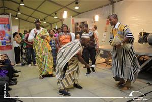 Un spectacle artistique présenté par les étudiants de l'université Senghor 