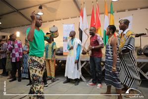 Un spectacle artistique présenté par les étudiants de l'université Senghor 