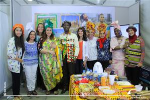 ?L'équipe du CAF avec SEM Eugène Allou-Allou, Ambassadeur de la Côte d'Ivoire en Egypte et Mme Eugène ALLOU-ALLOU, l’épouse de l’Ambassadeur de la Côte d’Ivoire en Egypte 