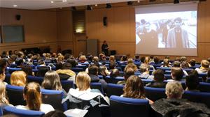 A la bibliothèque de l'Alcazar