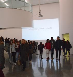 Projection des films et un débat