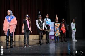 Présentation théâtrale par les participants de l'atelier « Dis-moi dix mots en dix tons »