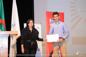  La distribution des certificats de l'atelier « Dis-moi dix mots en dix tons »