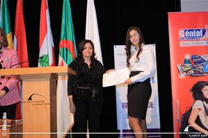  La distribution des certificats de l'atelier « Dis-moi dix mots en dix tons »