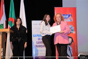  La distribution des certificats de l'atelier « Dis-moi dix mots en dix tons »