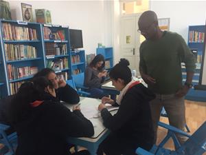  Les participants de l'atelier au Collège de la Mère de Dieu avec M.Wilfried N'SONDE, écrivain et musicien congolais