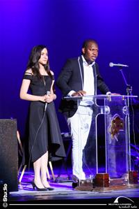 Les présentateurs de la Fête Tarnima't Alfajr Hatem ( Faculté des Beaux-Arts, Université d’Alexandrie) et Boris Agossadou (Université Senghor d’Alexandrie)